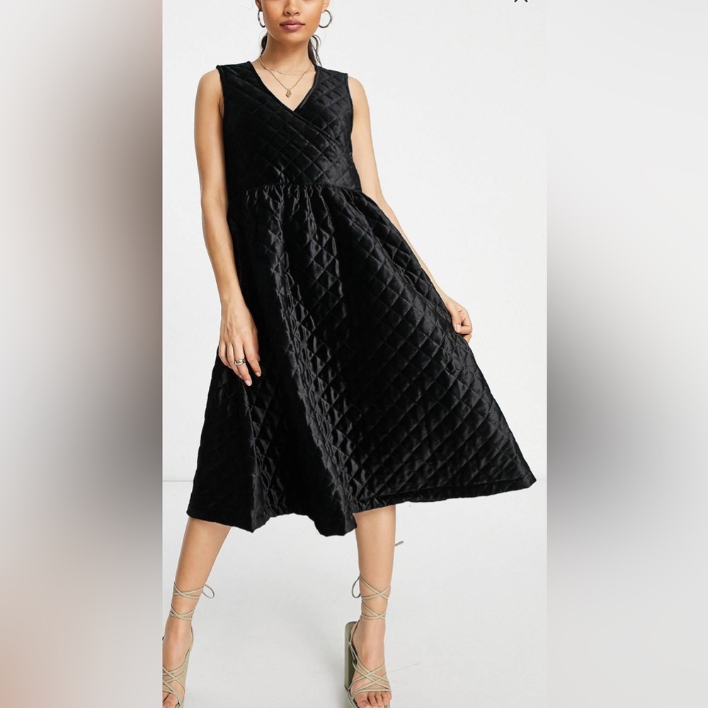 Pieces Petite velour quilted midi dress in black